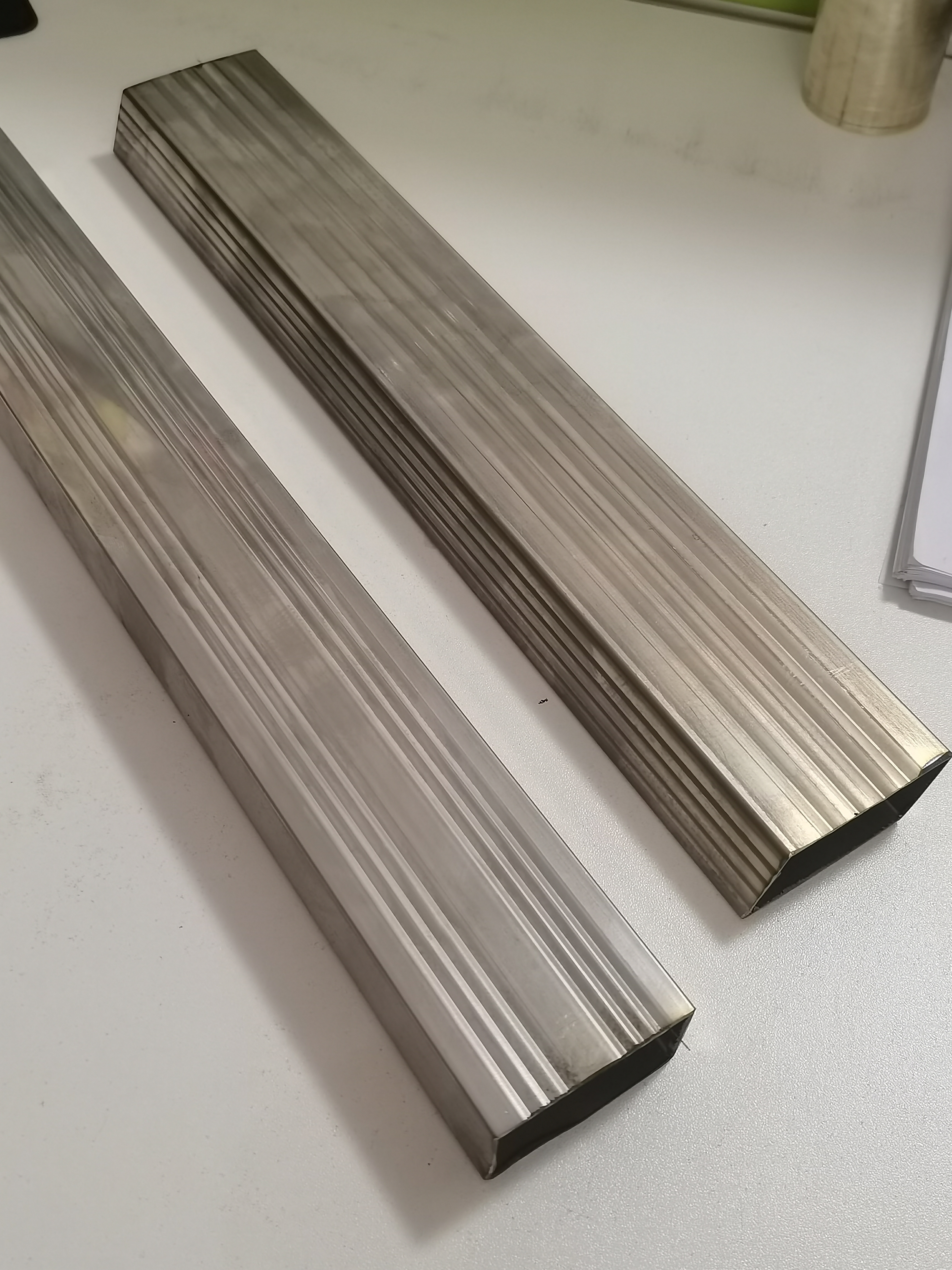 防滑梯专用50*25平行线条不锈钢管