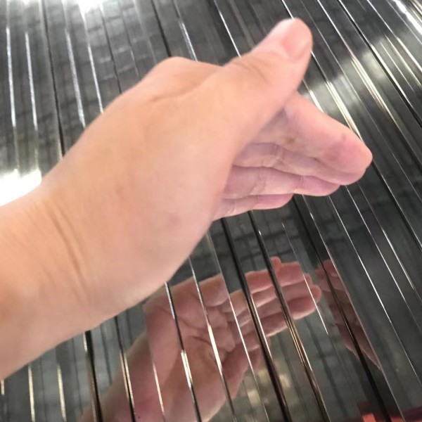 不锈钢桌椅用哪种不锈钢材料制成的